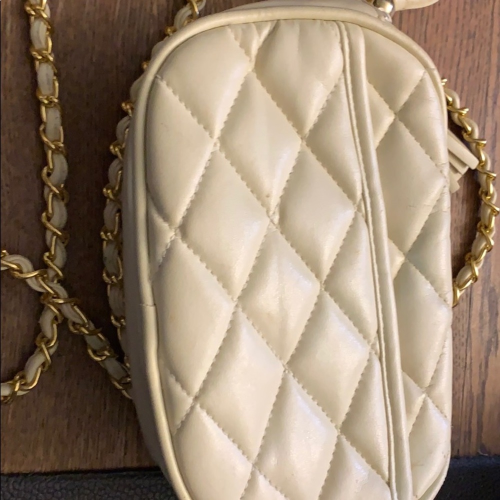 Shoulder bag.